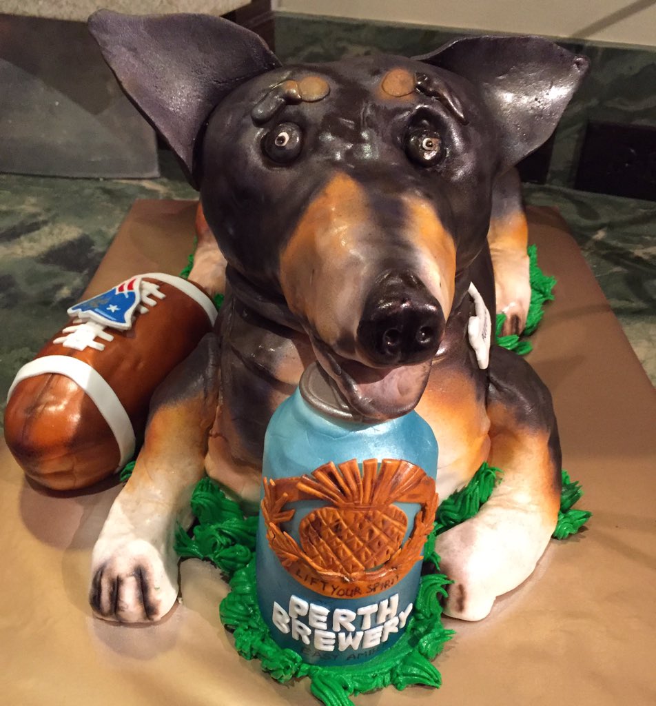 DestWedPro's tweet image. Grooms Cake! #MrandMrsMillarKw #keywest #destinationwedding #westinkeywest #cakesbyjaye