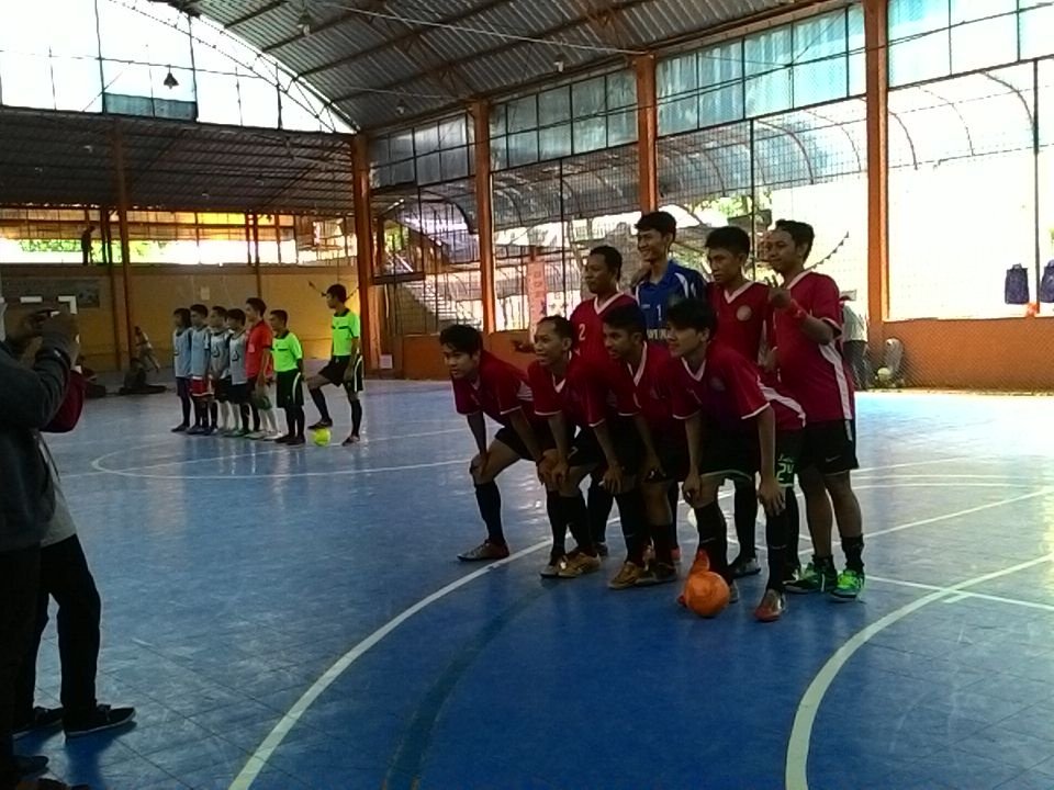 Css_exporaya's tweet photo. [Live report]
Pertandingan pertama dimulai antara tim liga fc A dan bone fc yoo semangatt 😀
#csscup2015
#cssexporaya https://t.co/3YgfIGkMoj
