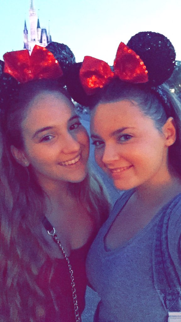 caro_cue1's tweet photo. mad love for my best friend โค๏ธ #hellalatepost https://t.co/6KIGj8ovvB