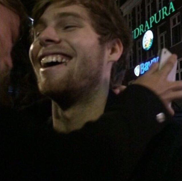 Iukesxlips's tweet photo. that smile means so much https://t.co/cJIj5pIq7I