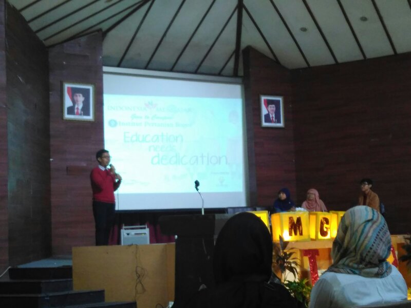 bip_ipb's tweet photo. Kak Khairul sedang bercerita pengalamannya nih :) Wow keren banget setahun di Tahuna @Ind_Mengajar https://t.co/yqAA9U8ALT