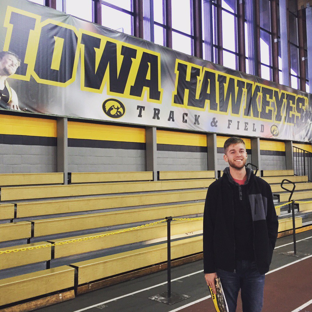 mamafish30's tweet photo. It's been an amazing day at Iowa! #Hawkeyes #trackvisit @jackfisherr25 https://t.co/dBBWxWQRBh