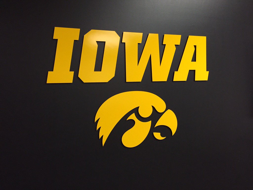 mamafish30's tweet photo. It's been an amazing day at Iowa! #Hawkeyes #trackvisit @jackfisherr25 https://t.co/dBBWxWQRBh