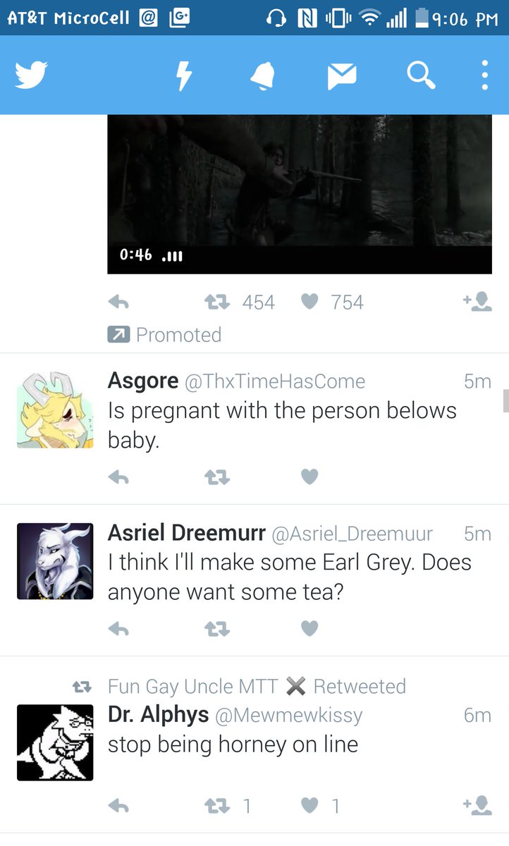 ATrueStarAtWork's tweet image. "Um...this is a family show..?"