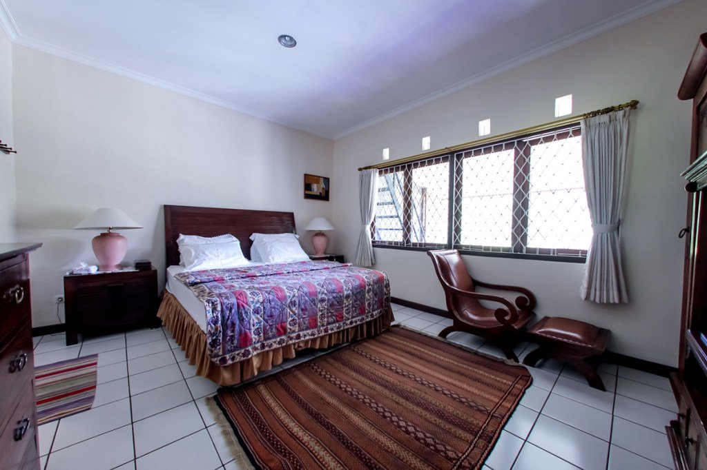 hiresstock's tweet image. Stock Photos: Classic Room Interior with Queen Siz wp.me/p6bvIU-1HX #building2 follow @hiresstock #freebies