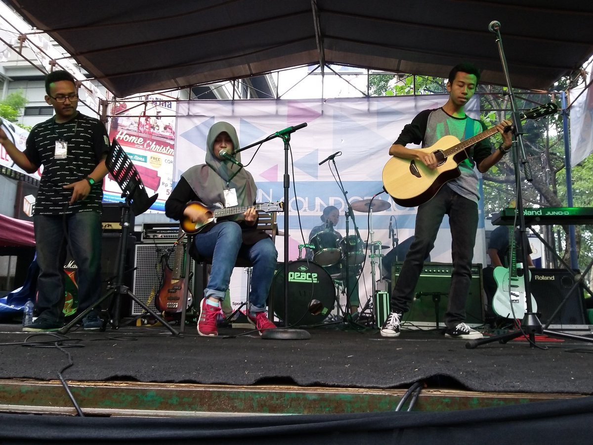 Sekarang lagi penampilan dari Unseen Band 😄😄😄 kereeen bgt.... yuhuuu