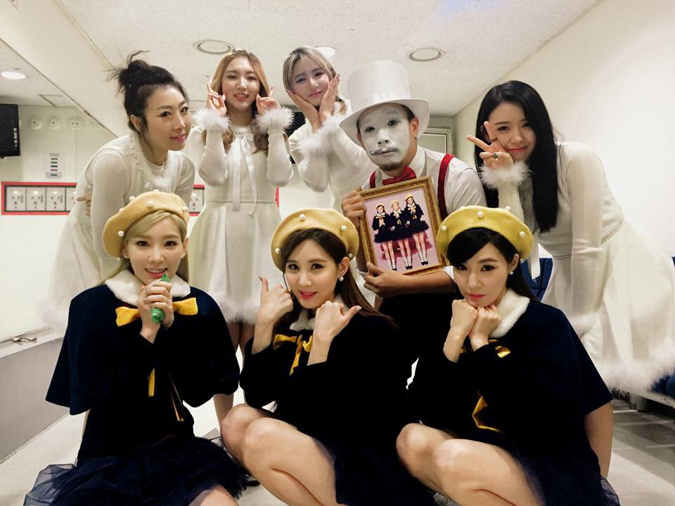 TaeTiSeo_TH's tweet photo. แททิซอถ่ายภาพกับทีมแดนเซอร์ที่แบ็คสเตจ จากเฟซบุ๊คส์ของแดนเซอร์ค่ะ https://t.co/dsnxmd8EdA https://t.co/WDMKkJwLey