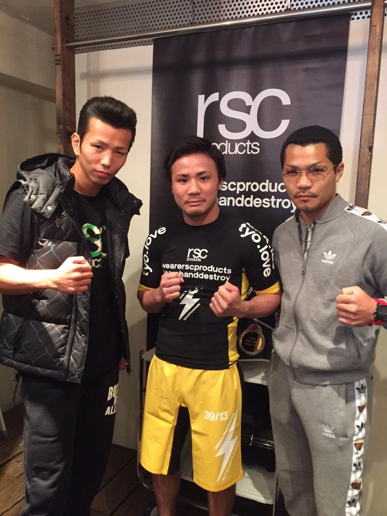 1130Daigo's tweet photo. 今日は堤とRSCの展示会行って練習用の上着を買ったら練習着上下プレゼント頂きました本当にありがとうございます
ビーバップボクサー和氣さんとパンチ君飯田さんもいました https://t.co/yA1gZM43QK