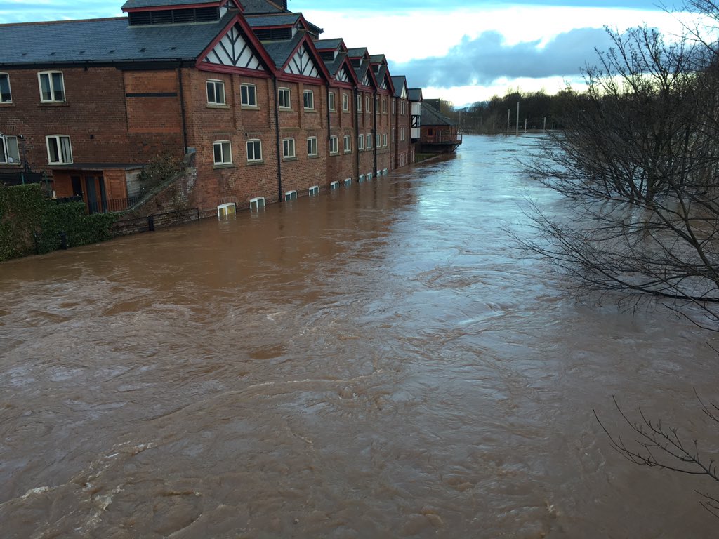 studavo36's tweet photo. West coast mainline just north of Carlisle Station @VirginTrains #carlislefloods https://t.co/4UJaiVyEK6