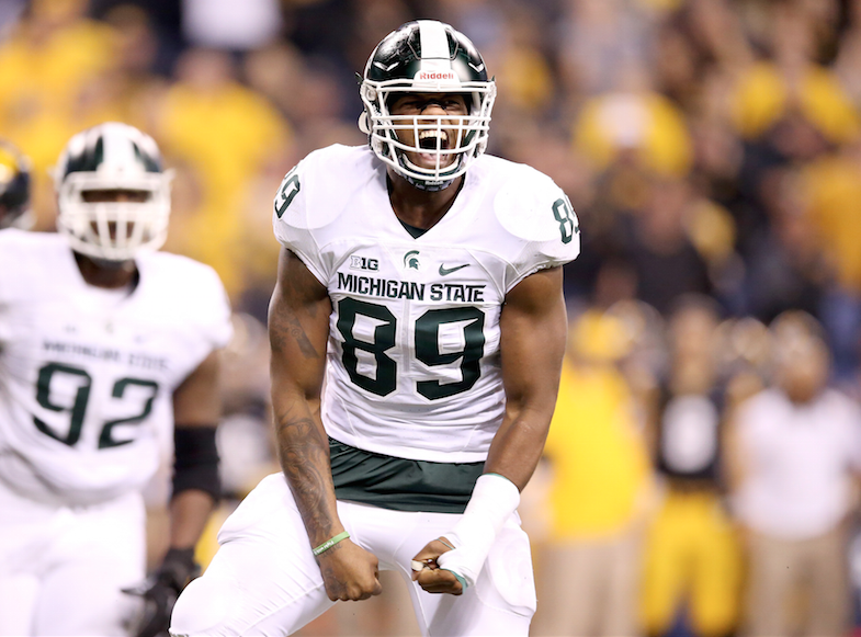BleacherReport's tweet photo. Michigan State Spartans take down Iowa 16-13! They are the 2015 Big Ten Champions! https://t.co/ZQU7YLqNc8