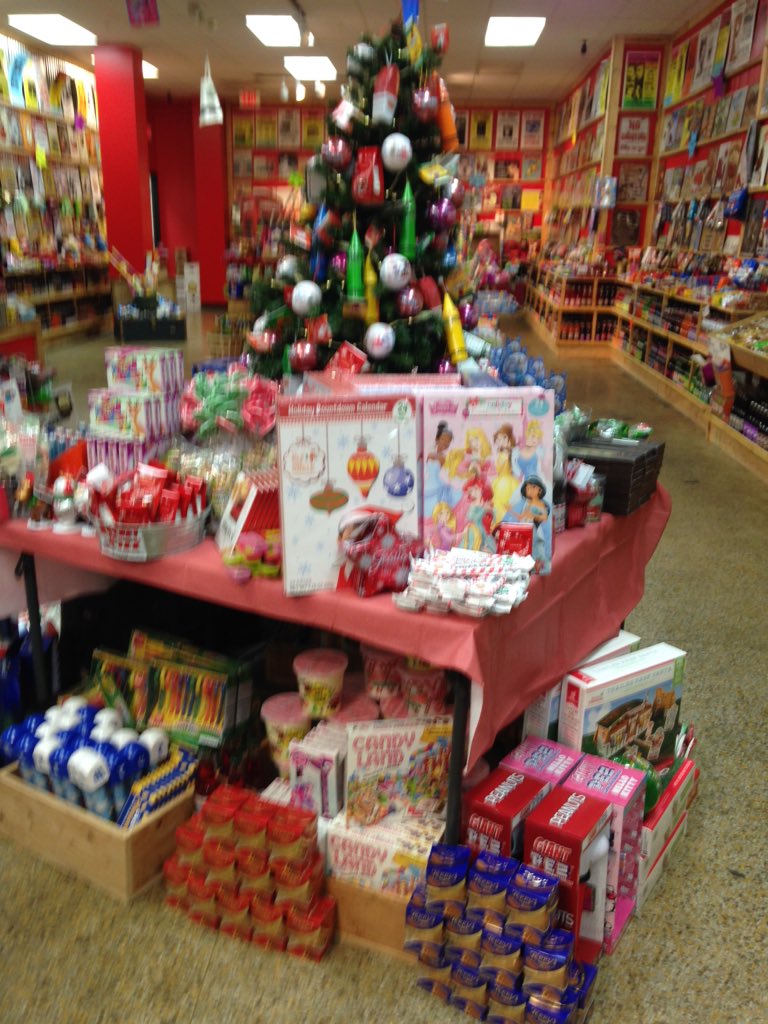 rfcleveland2015's tweet photo. Christmas at the Fizz!! https://t.co/2JuPK29WId