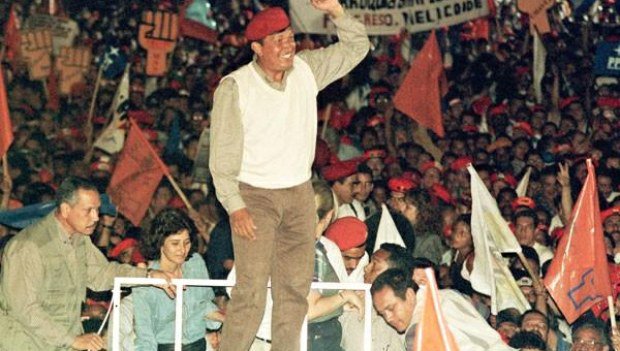 VTVcanal8's tweet image. El día en que Chávez y el Pueblo echaron fuera al bipartidismo adeco-copeyano tinyurl.com/hhegx6v