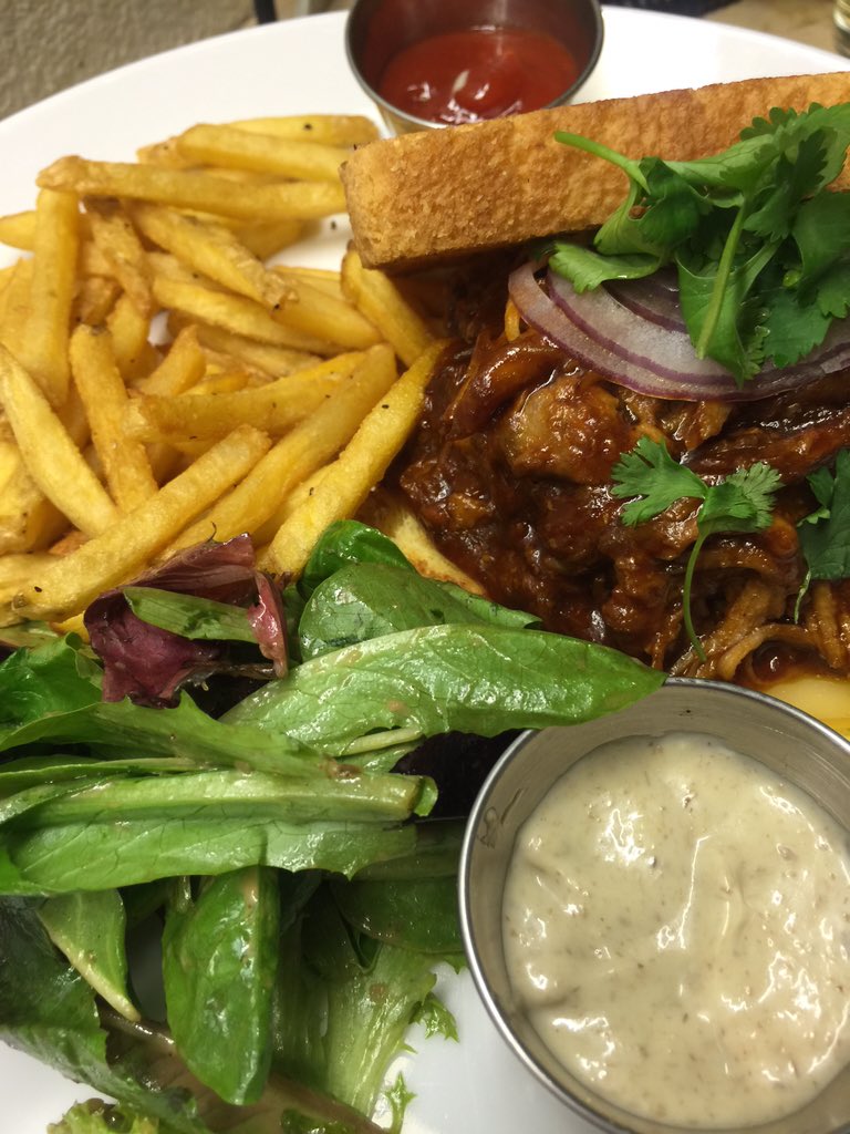 TheRiverRockBar's tweet photo. Pulled Pork BBQ Sammie with truffle aioli... #foodporn #shermanoaks #datenight #jazzfondue #dinner #follow https://t.co/FZphqba6KT