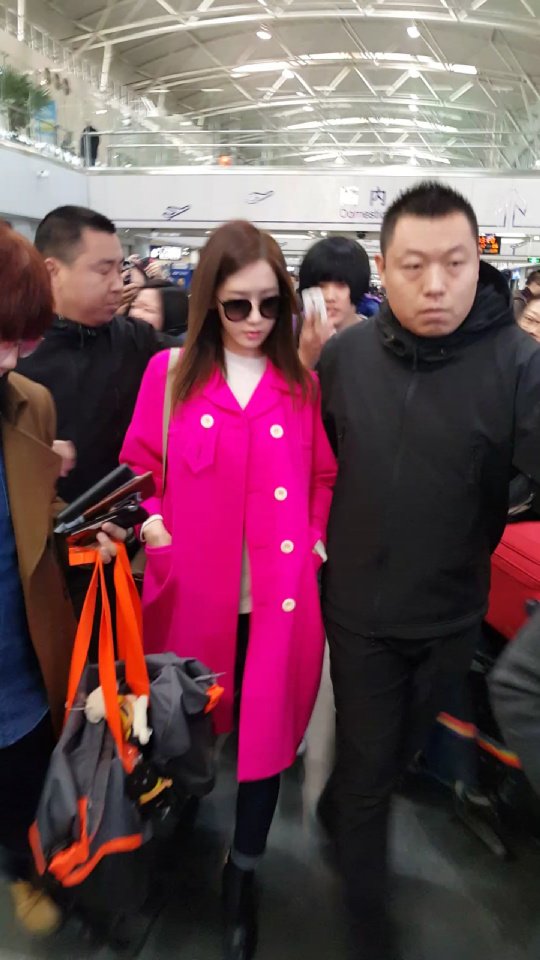 [PIC][06-12-2015]YoonA trở về Hàn Quốc vào chiều nay CVhT2ALUYAASKuV