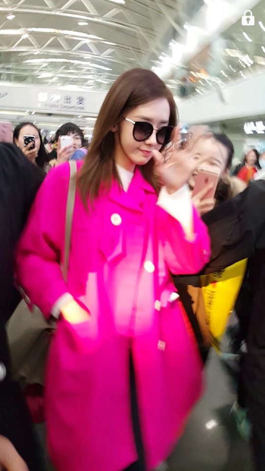 [PIC][06-12-2015]YoonA trở về Hàn Quốc vào chiều nay CVhT3cSUwAExJdd