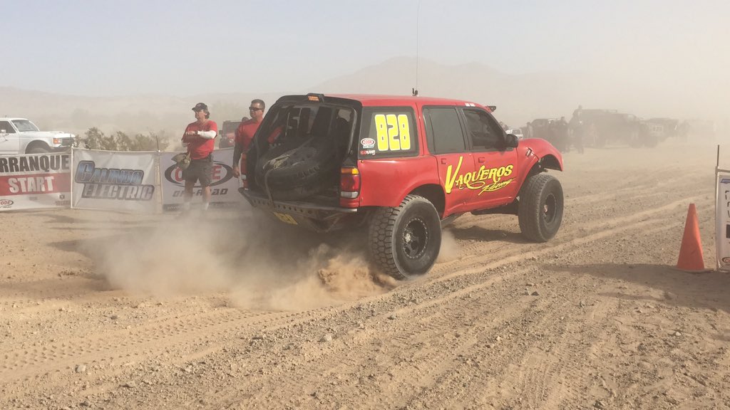 swazcarguy's tweet photo. This is #VaquerosRacing #FordExplorer @CodeOffRoad Class8 #SanFelipe #BajaOffRoad #RaceReady275 #SouthWestRacers https://t.co/aRpgxjYrF7