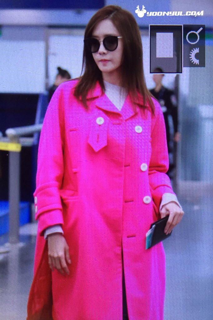 [PIC][06-12-2015]YoonA trở về Hàn Quốc vào chiều nay CVhVUQfXIAArMPn