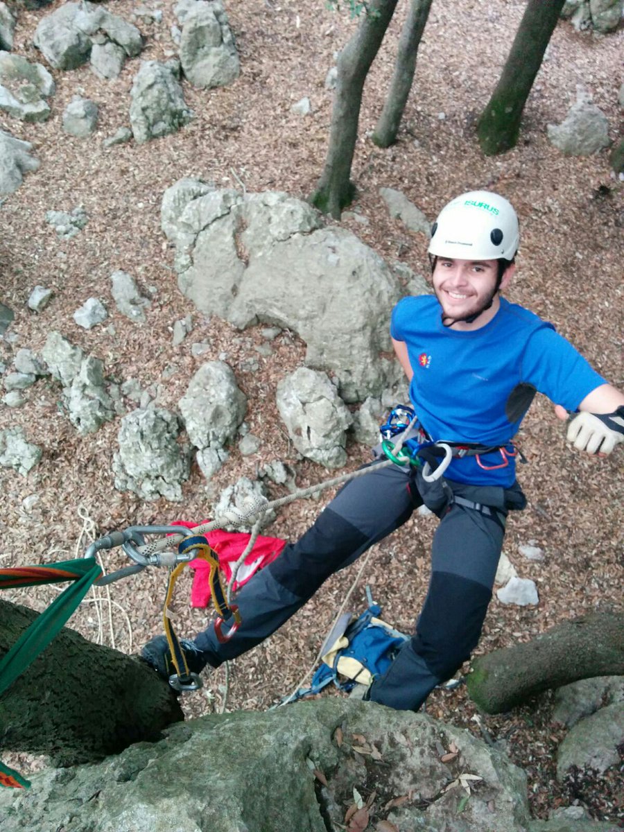 JoseFra84391381's tweet photo. Estupenda #excursión ayer hacia la cometa des morts en Lluc, finalizando con un poco de rapel @EscorcaViu . #afdcm https://t.co/8ok8MuedmO