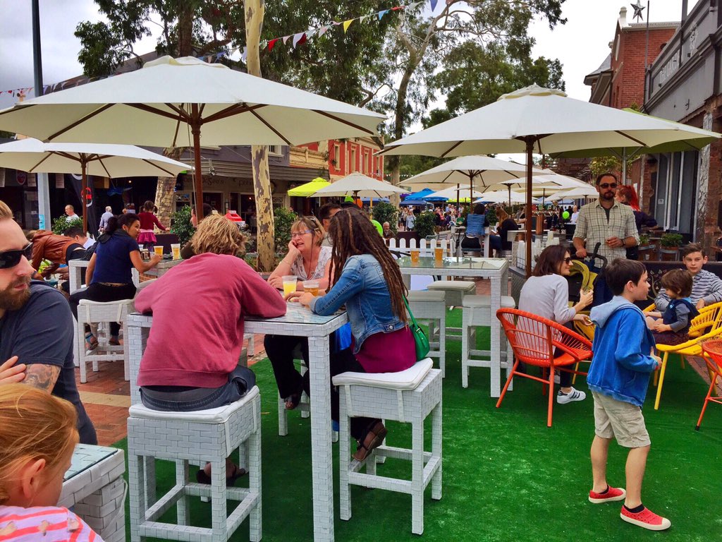 hopmancup's tweet photo. #LightUpLeedy-goers enjoying the #HopmanCup Bar. We're giving away tix to the tennis every hour so swing by & say hi https://t.co/eubFeg1Bni