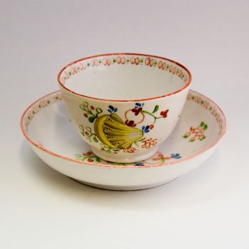 GrahamsAntiques's tweet image. An #Antique #ShellPattern #TeaBowlAndSaucer Circa 1810; goo.gl/LQb3D4  Tel 01394 387210  @AntiquesWbridge