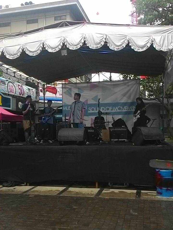 first band of inagurasi musik embun -The freak show -