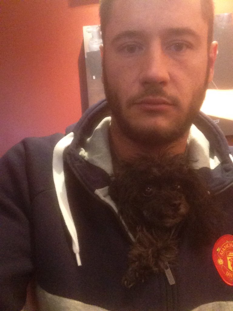 DannyMountain10's tweet photo. I go everywhere with my dog Tinkerbell, she was cold this morning so i kept her wrapped up and in Starbucks 😜✌ https://t.co/SoHXZP67AL