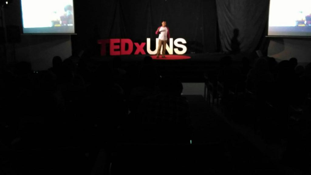 Sekolah adalah wadah untuk pembentukan manusia -Suyudi-