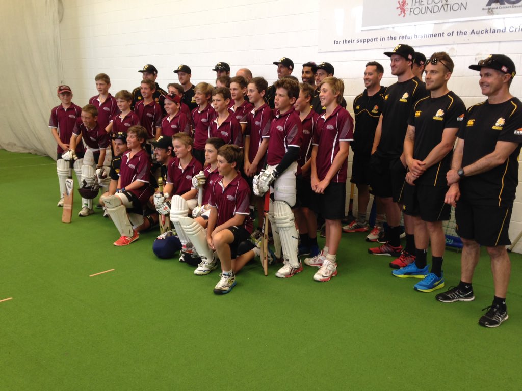 North Harbour U14s had a practice session with <a href="/MightyApe/">Mighty Ape NZ</a> @wgtnfirebirds before todays game. A real team effort!