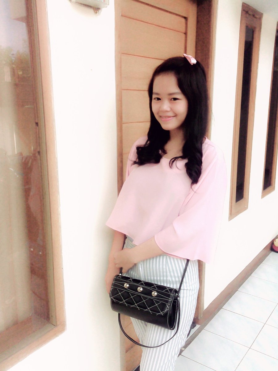 cinuy1's tweet photo. #OOTD https://t.co/l79QdOnT6q