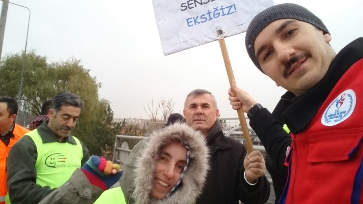 5 Aralık Dünya Gönüllüler Günününde Gönüllü Akademisi ile birlikte Gönüllü Ol sloganı ile farkındalık adına yürüdük.