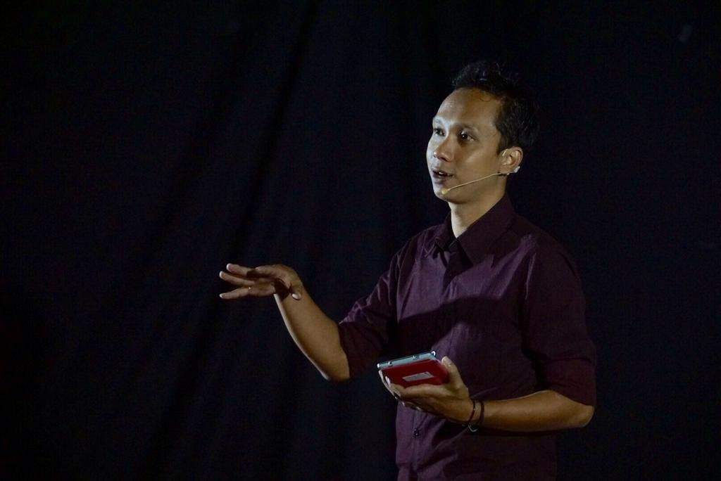 Beliau adalah pelopor pertama desain jet engine bracket paling ringan, Arfian