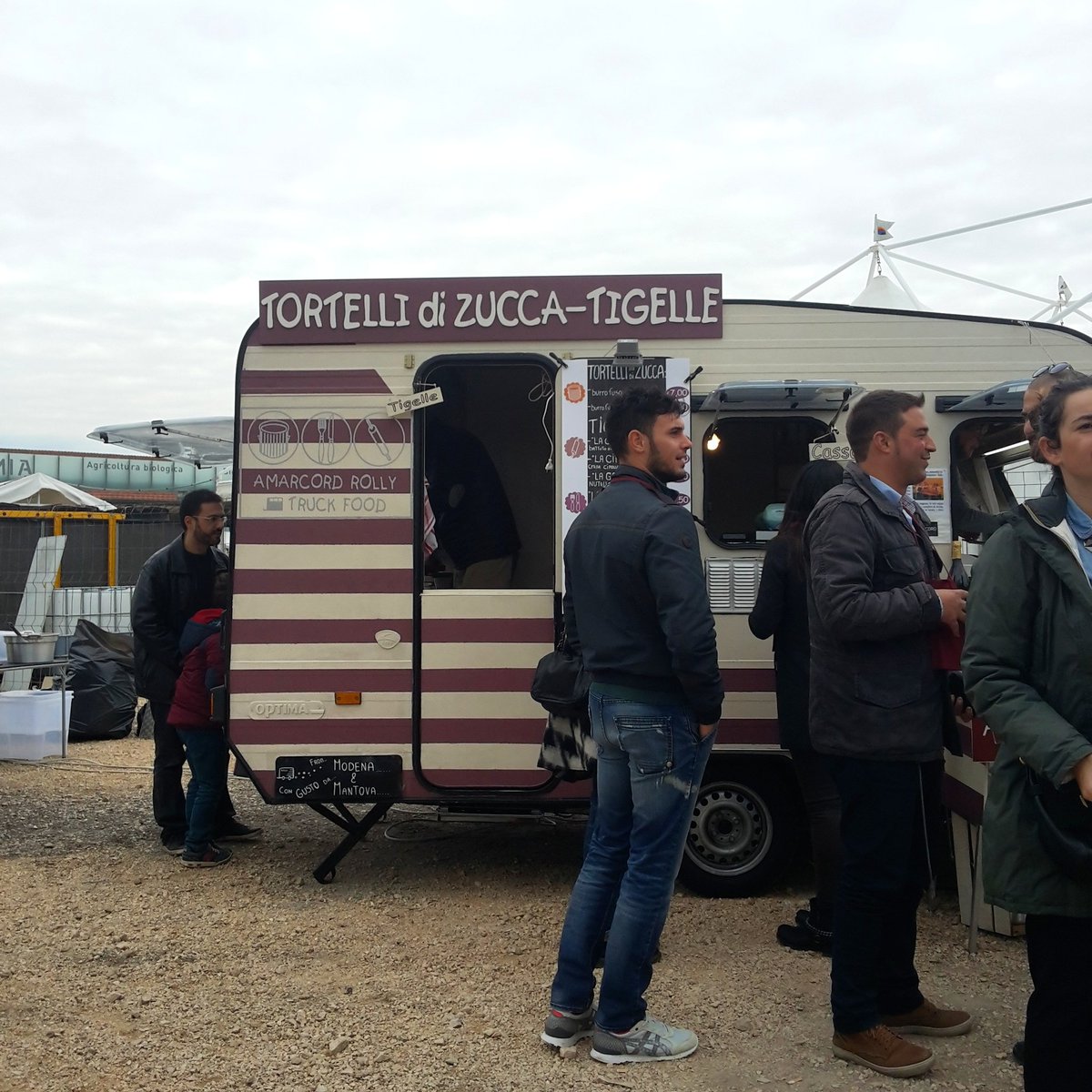 mauriziosgh's tweet photo. Street food Testaccio @RioneTestaccio @GarbatellaRM @TrastevereRM https://t.co/MXMEhFntqZ