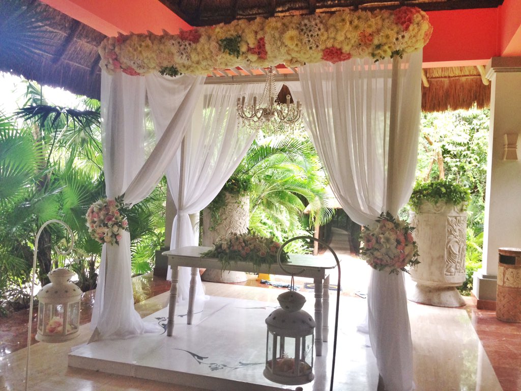 Comenzamos con la tendencia 2016 #romanticweddings #Pinterest #flowers #lovememories <a href="/PalladiumHG/">PalladiumHG</a> <a href="/WEDDINGSLOVE/">Love Memories</a>