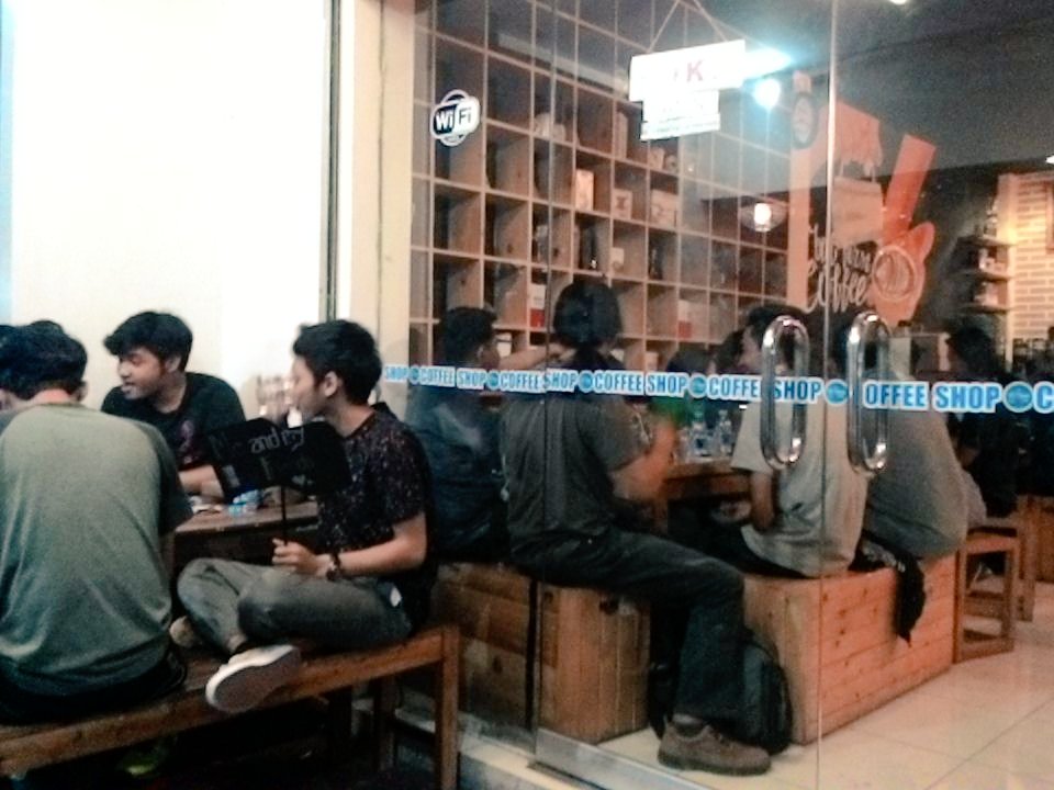 Selamat malam:) selamat bersantai di coffice. Kita close jam 12 malam mari merapat