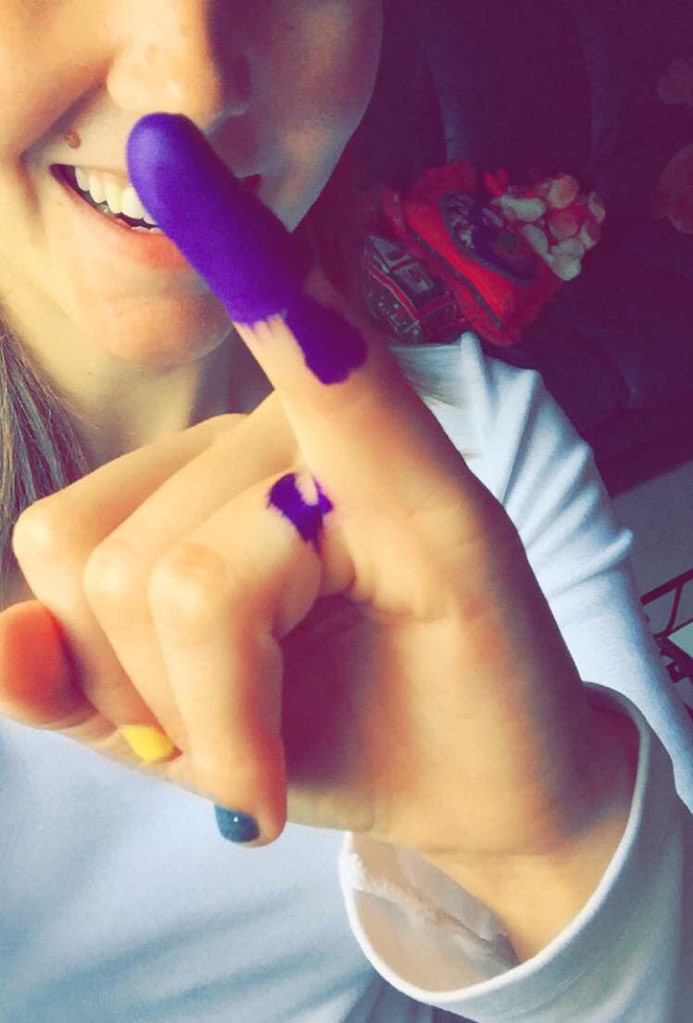 carolinabley's tweet photo. Ya yo voté por una nueva Venezuela #6D https://t.co/UNlSet7w4T