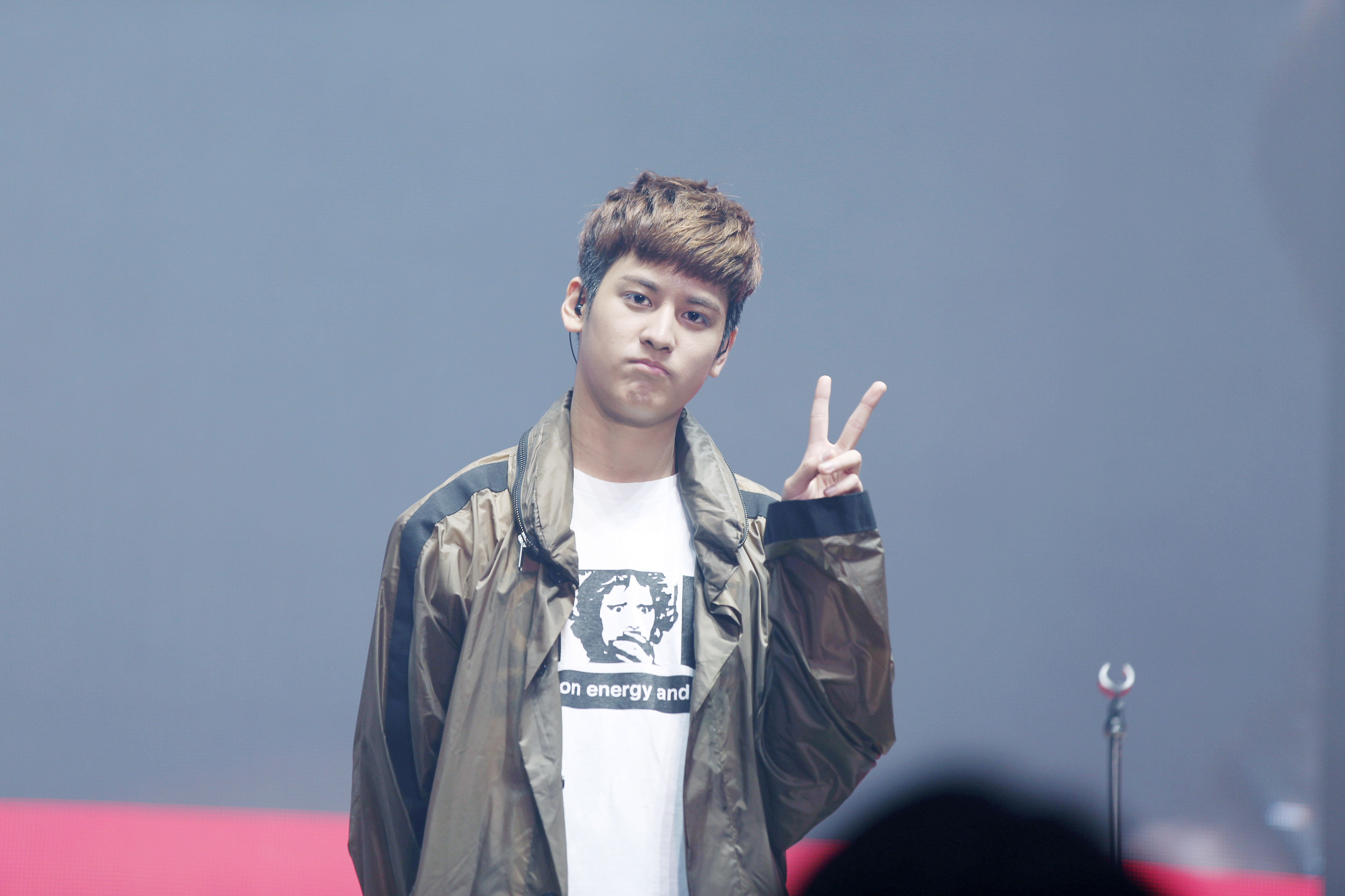 CVi5DV7UAAA5-dQ.jpg:orig