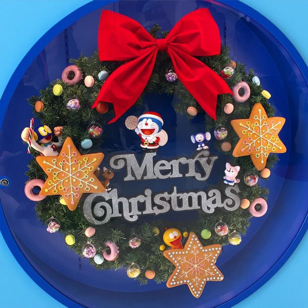 藤子・F・不二雄ミュージアム。みんなの広場の展示ケースもクリスマス