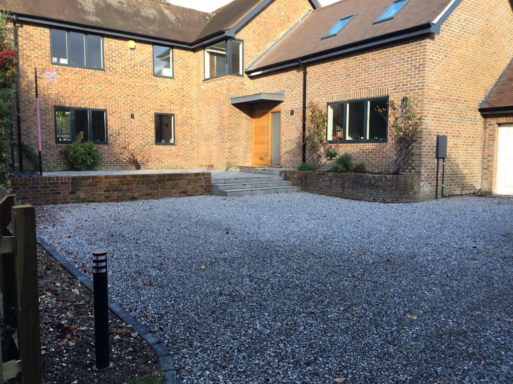 GeminiLandscape's tweet photo. Driveway complete, Twyford, Hampshire https://t.co/CImKGAQ7Rr