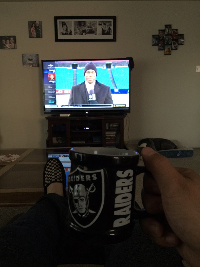 Rod_586's tweet photo. Starting my day with @NFLGameDay #raiders #radiersvschiefs #blacksunday https://t.co/CyFA21yl4k
