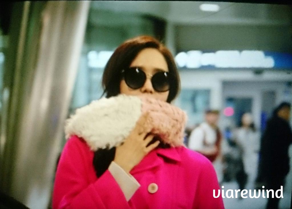 [PIC][06-12-2015]YoonA trở về Hàn Quốc vào chiều nay CViErWNUAAAtr7B