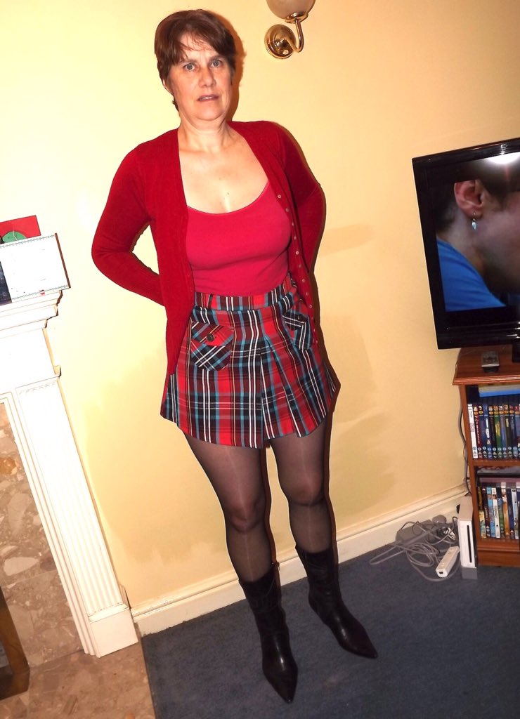 Kw On Twitter Posing In My Red Top Milf Gilf Slutwife Wifeforuse 