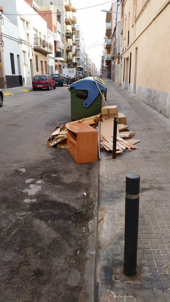 manuxd78's tweet photo. @ajterrassa @jordi_ballart dona gust passejar per terrassa entre pudors i carrers bruts #carrerample https://t.co/LiF7VFt1yv
