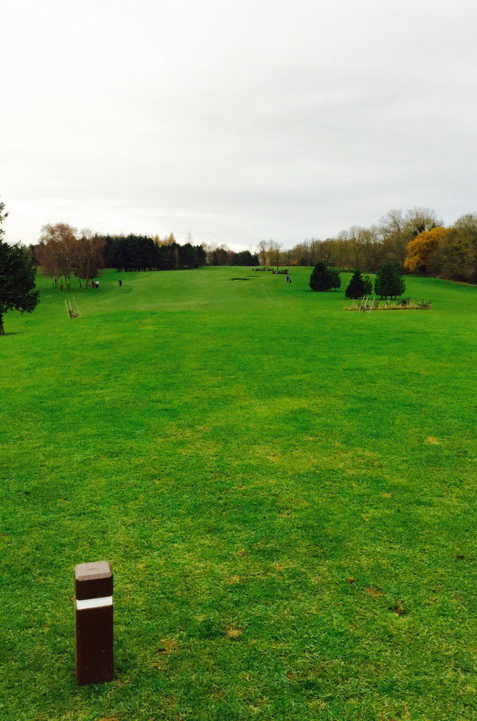 themillbrookgc's tweet photo. The 2nd hole from the white tees, straight into the 35mph wind.... 💨💨 phone 01525 402269 to book. Course fully open. https://t.co/5BIypzRxvz