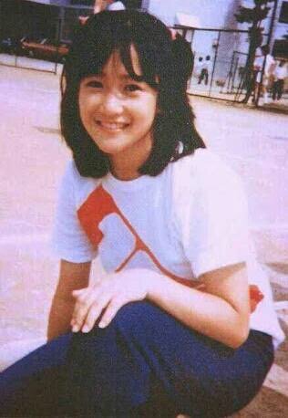 私は渡辺麻友の佇まいが岡田有希子に似ていると常々思っていて、彼女が