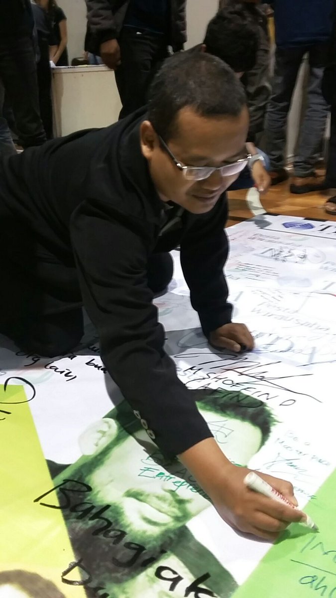 Menulis impian 1 tahun ke depan di #PWngalam <a href="/TDANgalam/">Pesta Wirausaha 2016</a> <a href="/TanganDiAtas/">Komunitas Pengusaha Tangan Di Atas (TDA)</a>