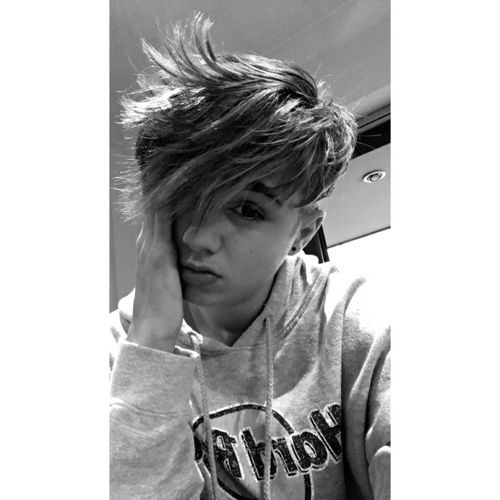 JakeJMitchell's tweet photo. RT for a follow and a quick little dm! Doing loads before I film 🐙 https://t.co/JkO48fo2xN