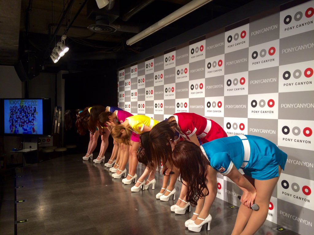EBISU_MUSCATS_2's tweet photo. 約1カ月間、22回実施したリリースイベントも先ほど全公演終了しました！

多数のお客様にご来場頂き本当にありがとうございました！

次回はいよいよ12月21日恵比寿リキッドルームでワンマンライブです！！ https://t.co/O1b6ddr9rh
