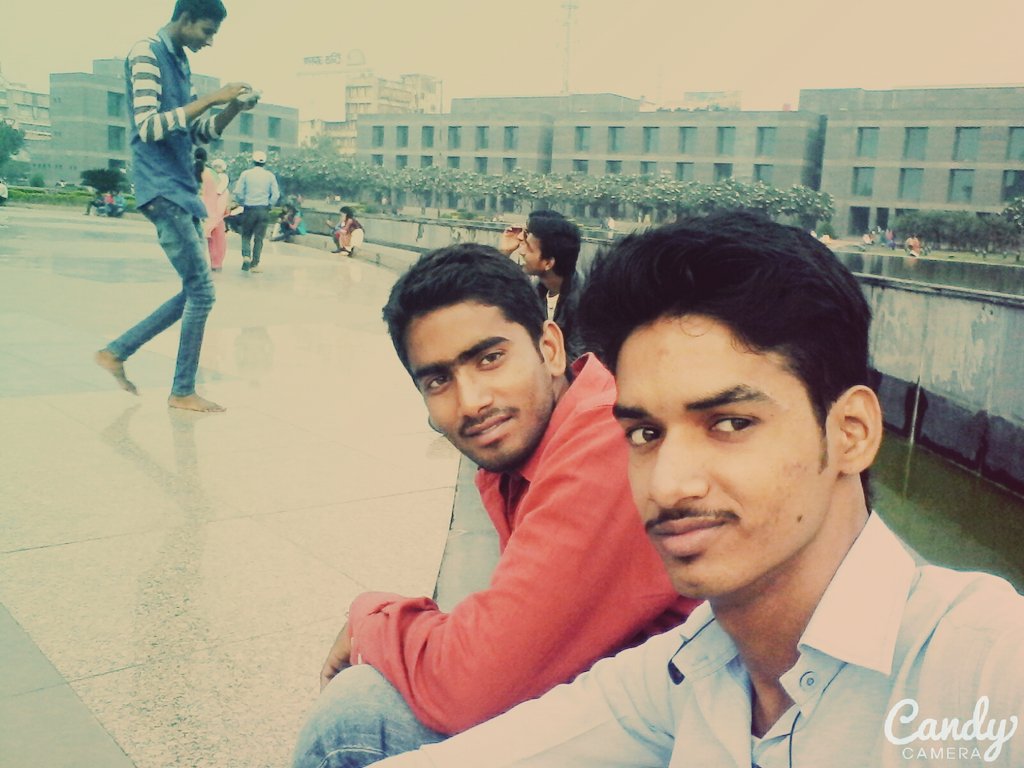 Rishurajdubey24's tweet photo. #_SUN PAGLI.....Hum
 "KEEMAT"
 se nahi
«KISMAT» 
se mila karte hai https://t.co/u1Mv9iEHzm
