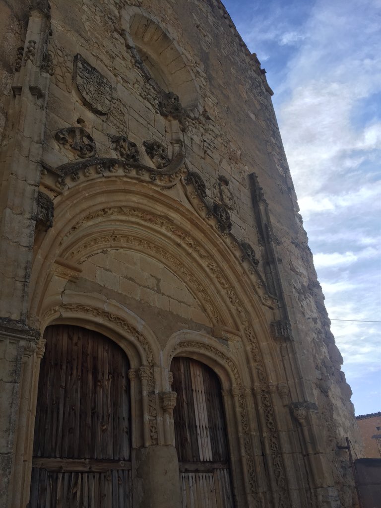 jjdominguez's tweet photo. De turismo provincial. Empezamos cn dinosaurios de Fuentes y panteón de los Marqueses de Moya en Carboneras #Cuenca https://t.co/shUcNtcUGg