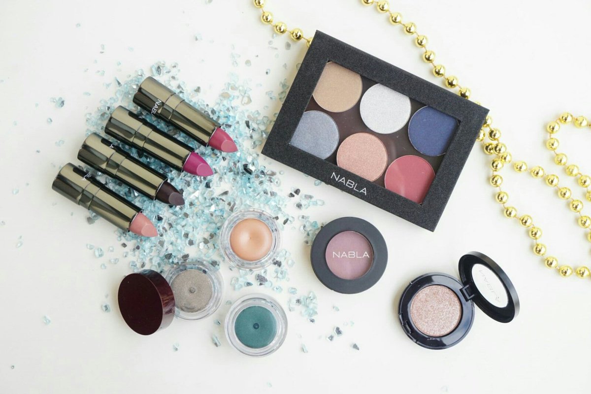 MakeUpWorldit's tweet photo. Testando la #artika #collection di @NablaCosmetics
Quale prodotto vi incuriosisce?
#makeupflatlay #artikacollection https://t.co/TRjQUS4UP2